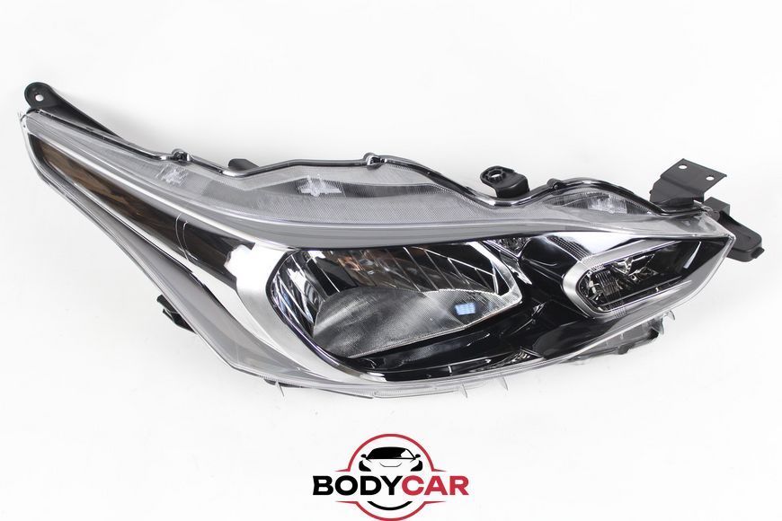 Фара передня права ліва Toyota Yaris 2016 - 2018 1496214085 фото